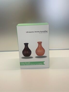 Ultrasonic Aroma Humidifier with Color Changing LED Brand new in box